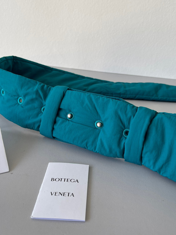 Bo*te*ga ve*ne*ta padded tech cassette