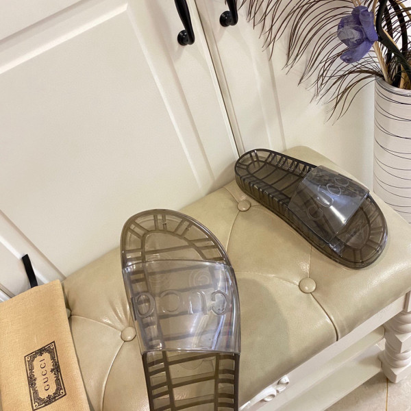 G*u*i slide with G*u*i logo