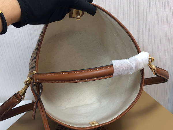 Ce**e teen bucket 16