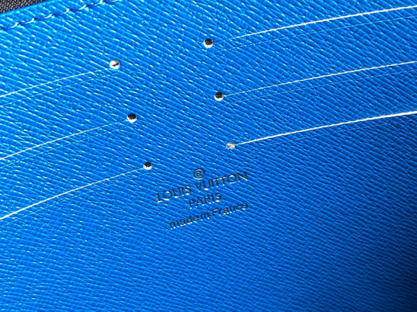 l**is V*t*n pochette voyage