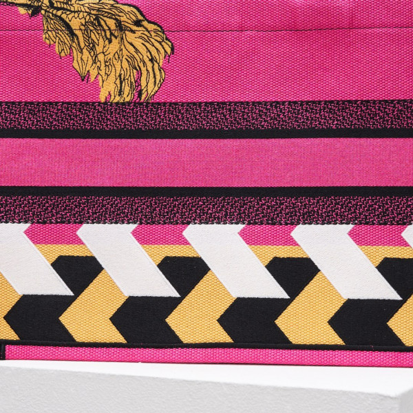 medium D*or book tote