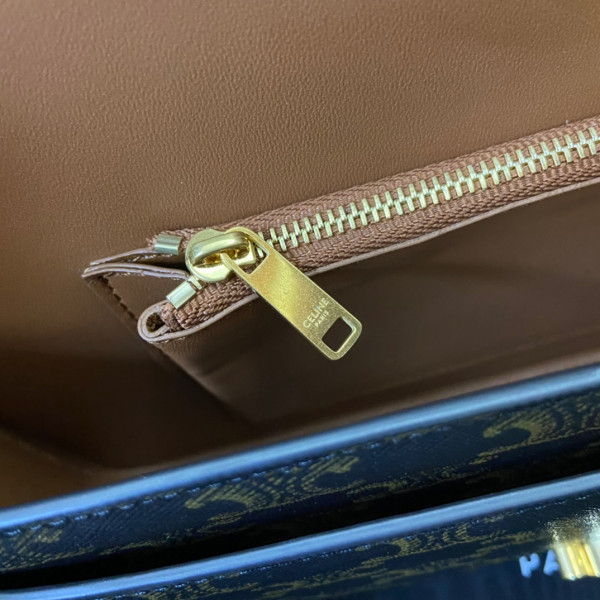 Ce**e chain bag triomphe