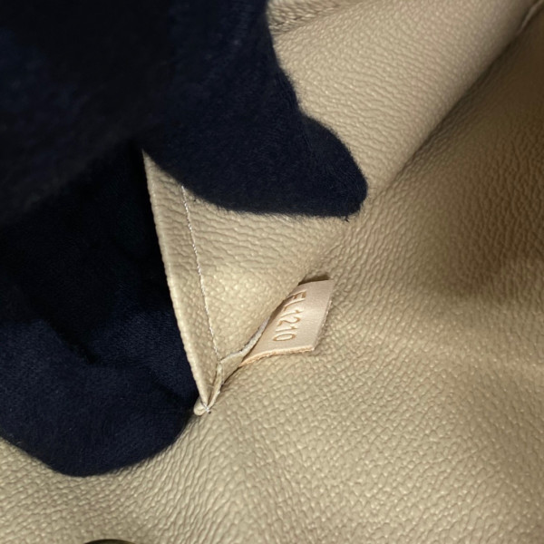 l**is V*t*n sac plat