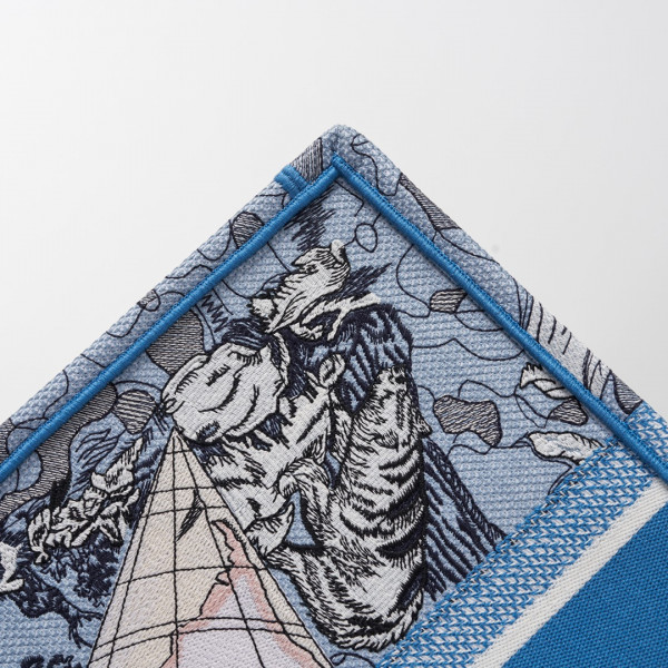 large D*or book tote