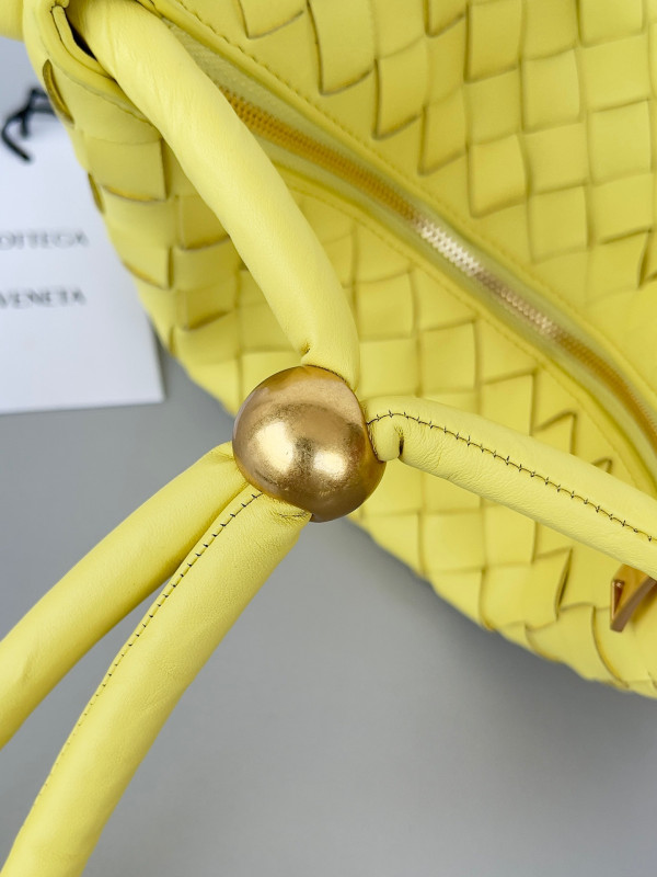 Bo*te*ga ve*ne*ta turn