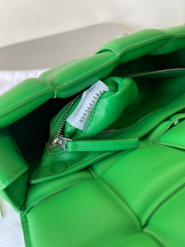 Bo*te*ga ve*ne*ta cassette