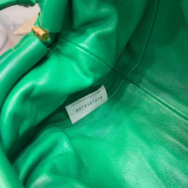 Bo*te*ga ve*ne*ta mini pouch