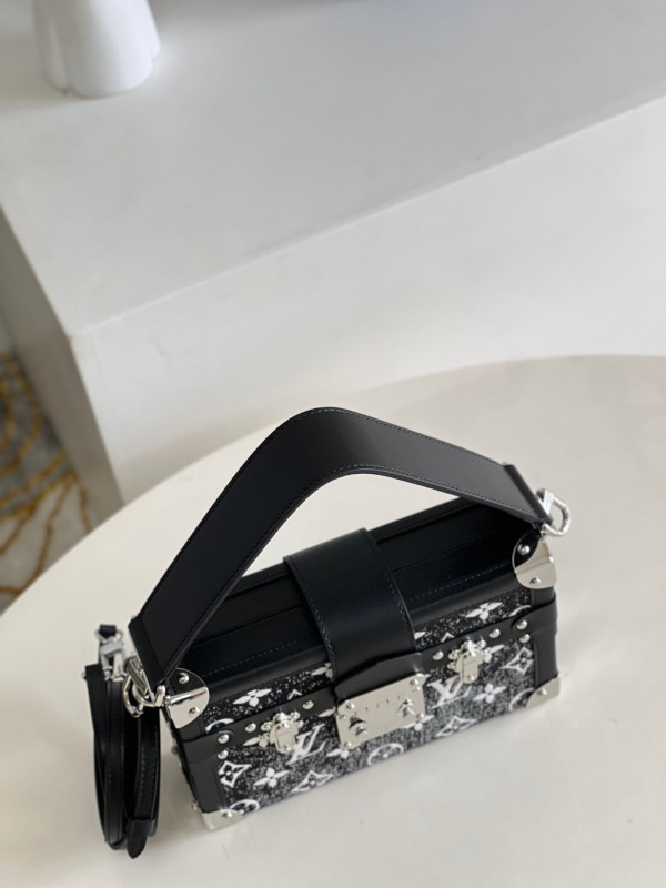 l**is V*t*n petite malle