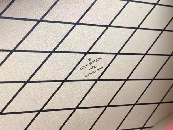 l**is V*t*n petite malle