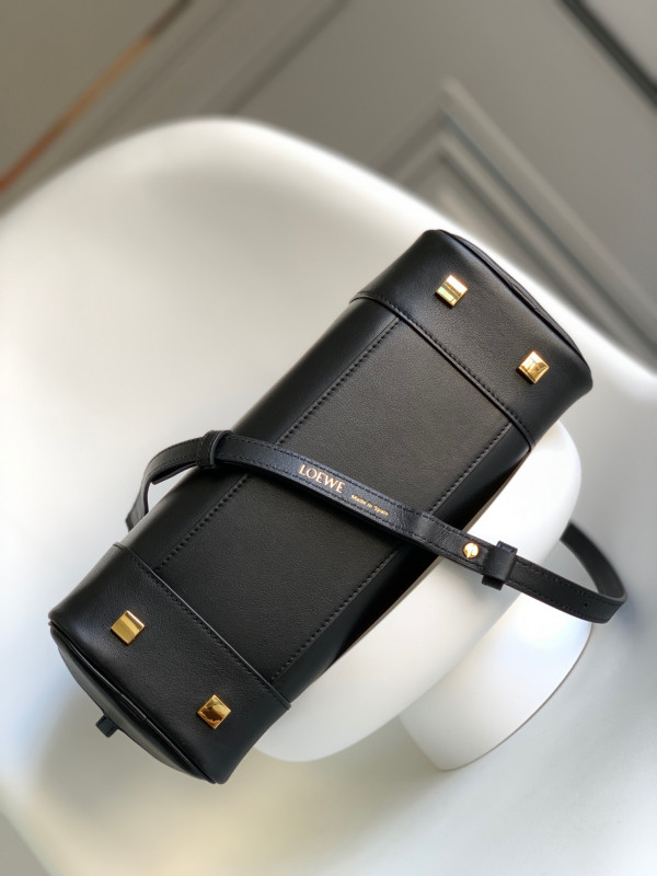 LOEWE Amazona 28 bag