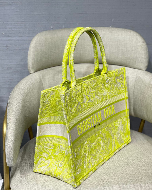 medium D*or book tote