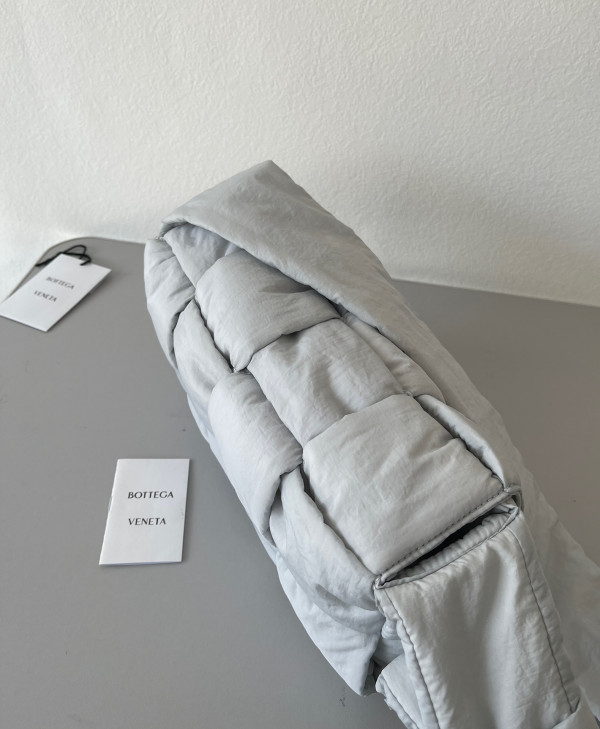 Bo*te*ga ve*ne*ta padded tech cassette