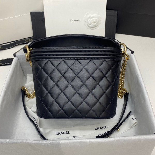 CL BUCKET BAG