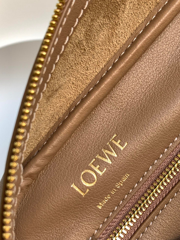 LOEWE Amazona 28 bag