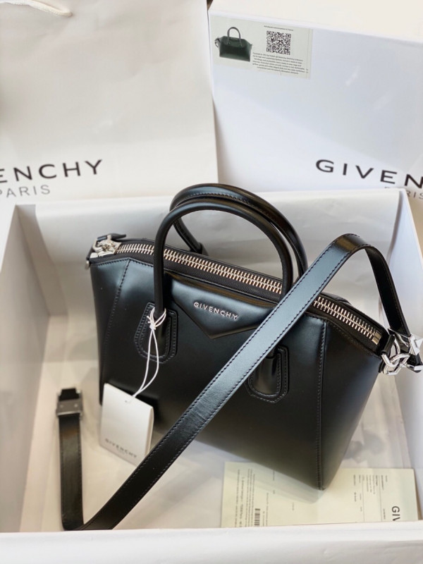 GIVENCHY ANTIGONA MINI/SMALL/MEDIUM IN SMOOTH LEATHER