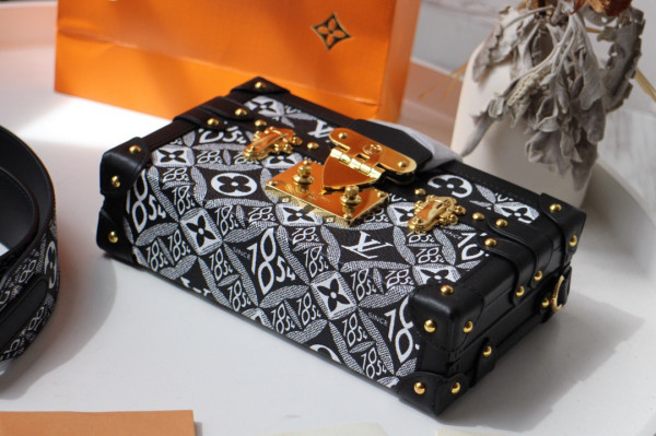 l**is V*t*n since 1854 petite malle