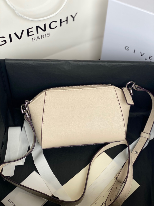 GIVENCHY NANO ANTIGONA