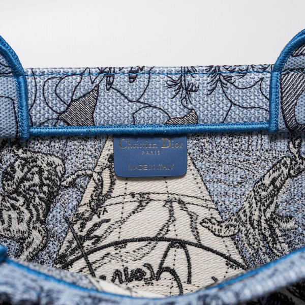 large D*or book tote