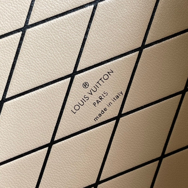 l**is V*t*n petite malle