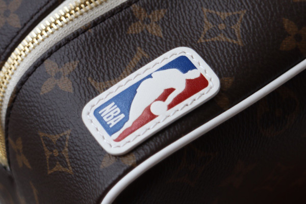 l**is V*t*n lvxnba toiletry bag