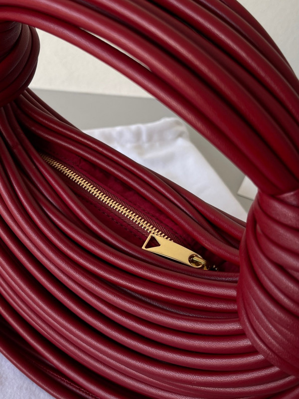 Bo*te*ga ve*ne*ta double knot