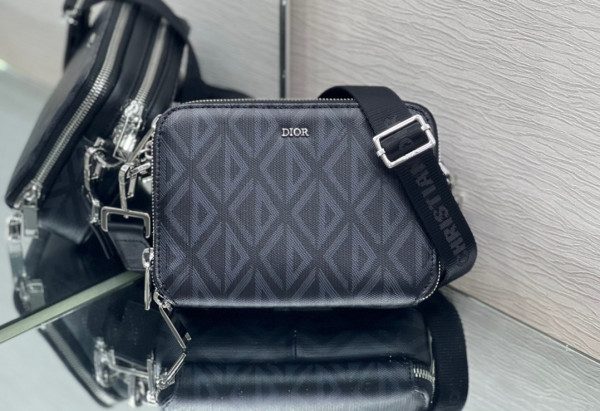 D*or messenger pouch