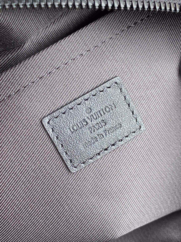 l**is V*t*n s lock messenger