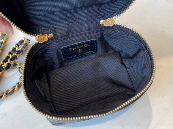 CL SMALL VANITY WITH CHAIN