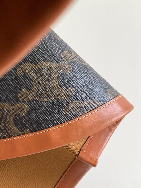 Ce**e medium couffin cuir triomphe