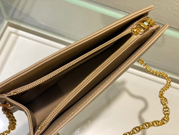 D*or caro zipped pouch with chain