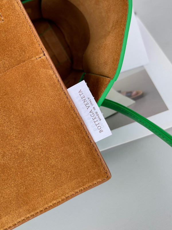 Bo*te*ga ve*ne*ta arco