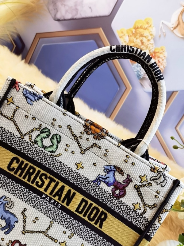 small D*or book tote