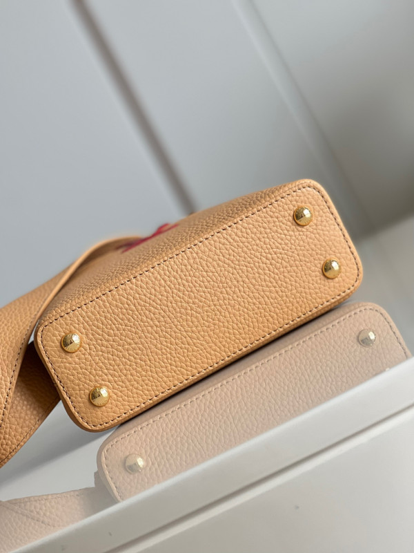 l**is V*t*n capucines mini