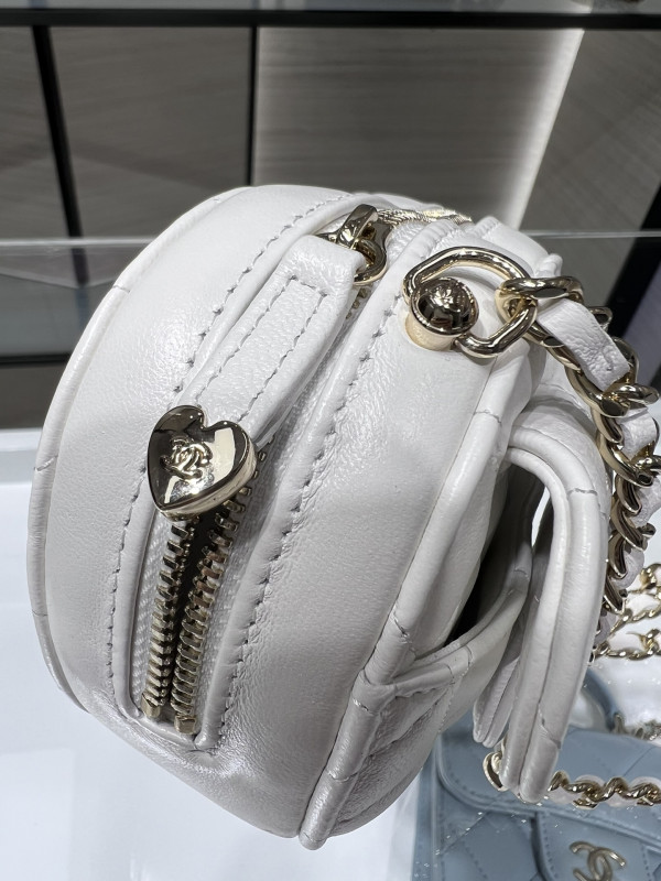 CL HEART CLUTCH WITH CHAIN
