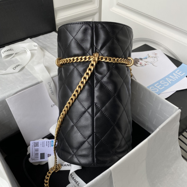 CL BUCKET BAG