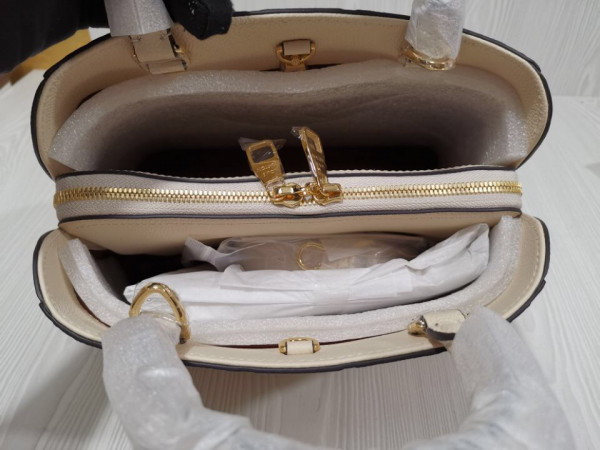 l**is V*t*n montaigne bb