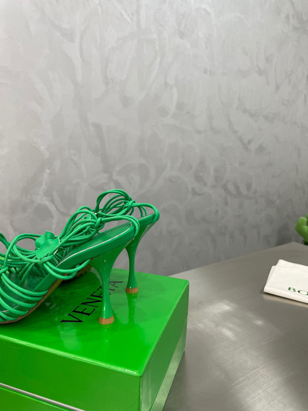 Bo*te*ga ve*ne*ta dot