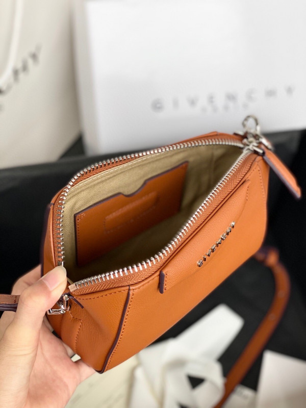 GIVENCHY NANO ANTIGONA