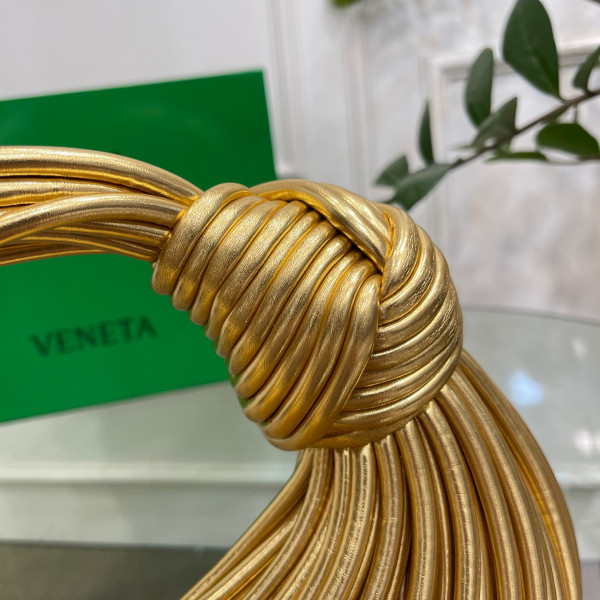 Bo*te*ga ve*ne*ta double knot