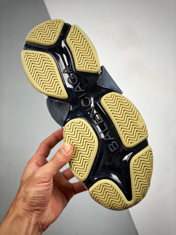 Ba*len*cia*ga x g*u*i triple s