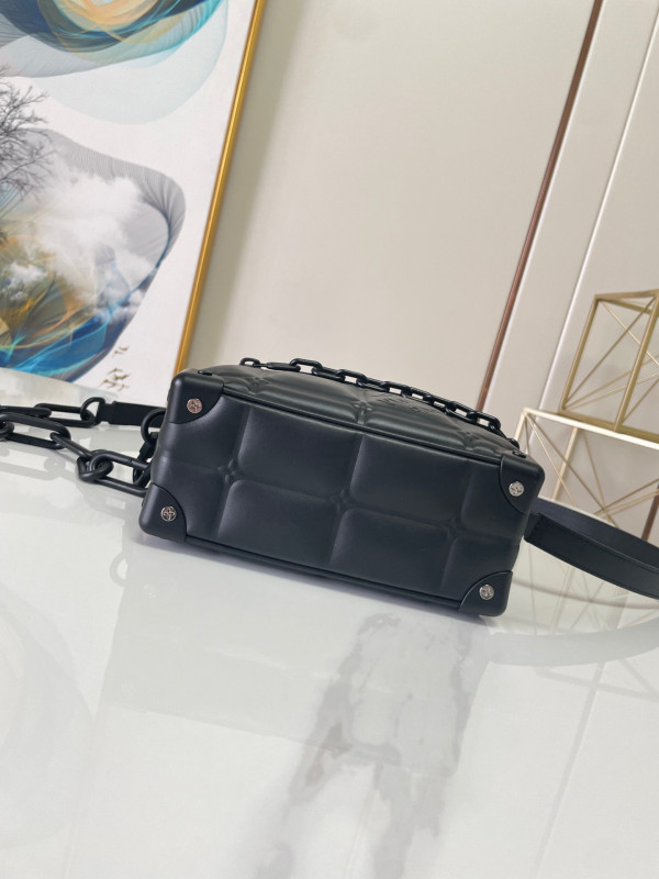 l**is V*t*n mini soft trunk