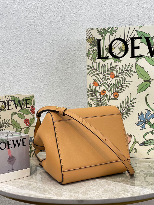 LOEWE Hammock Nugget bag