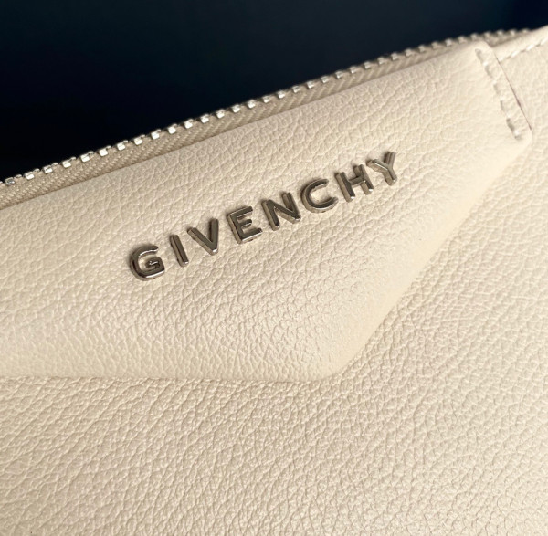 GIVENCHY NANO ANTIGONA