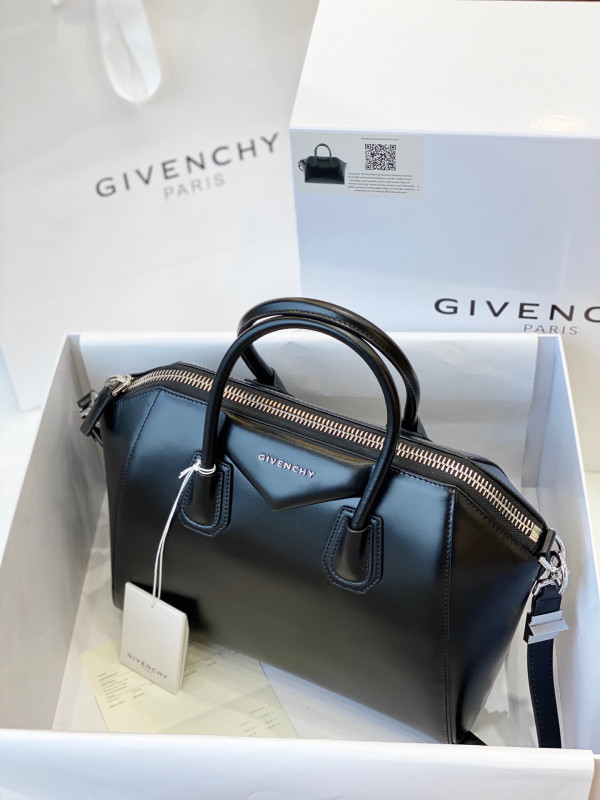 GIVENCHY ANTIGONA MINI/SMALL/MEDIUM IN SMOOTH LEATHER
