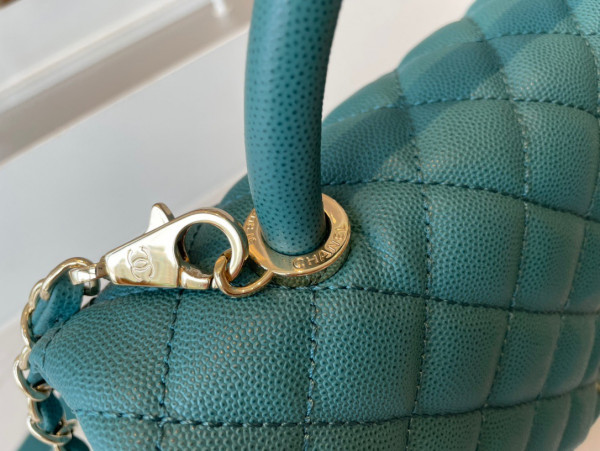 CL LARGE FLAP BAG WITH TOP HANDLE