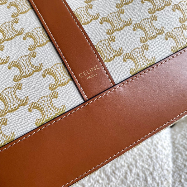 Ce**e medium bucket in triomphe canvas