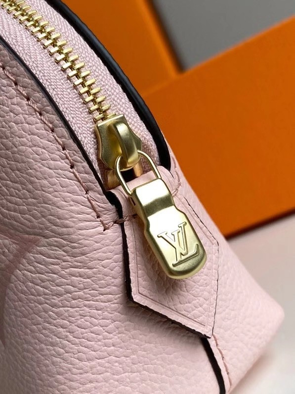 l**is V*t*n cosmetic pouch