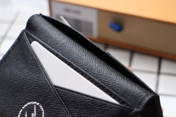 l**is V*t*n pocket organizer