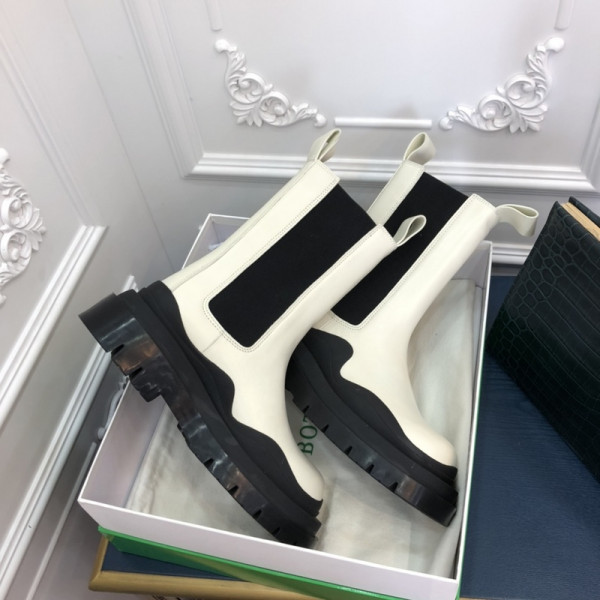 Bo*te*ga ve*ne*ta tire