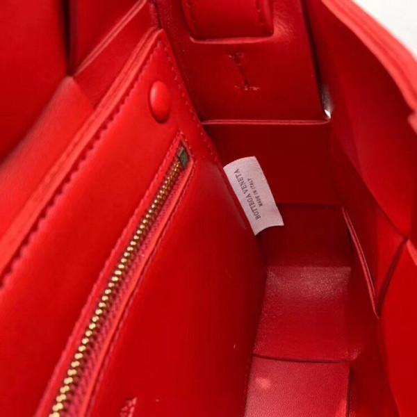 Bo*te*ga ve*ne*ta cassette